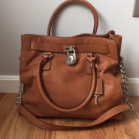 (Like new) Michael Kors Large Hamilton handbag - Picture 3 of 8